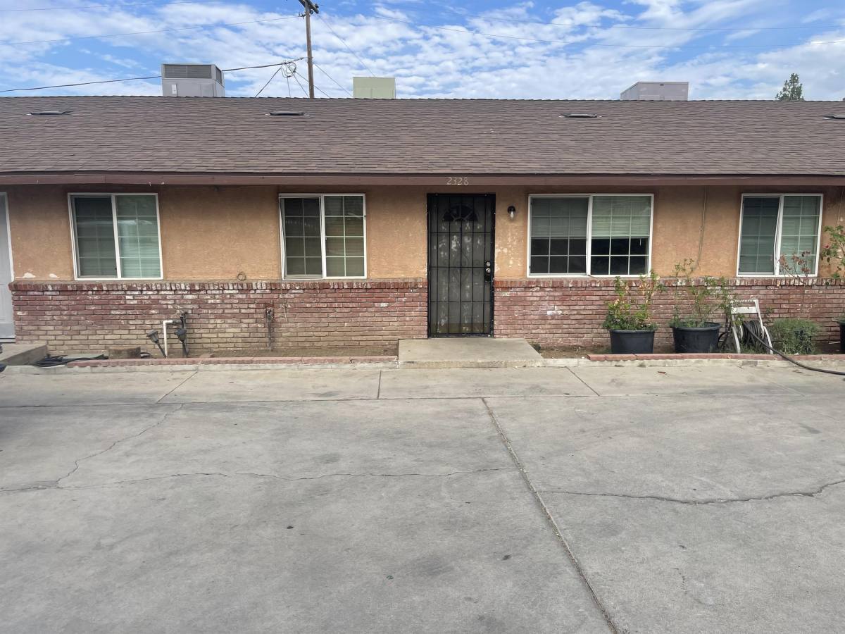 Apartment for rent at Wilshire Heights, 2328 Gurley St #C, Bakersfield, CA 93305