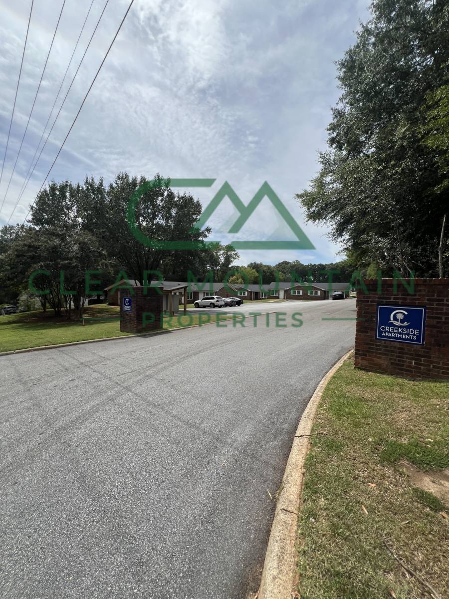 Apartment for rent at 300 Brook Glenn Rd, Taylors, SC 29687