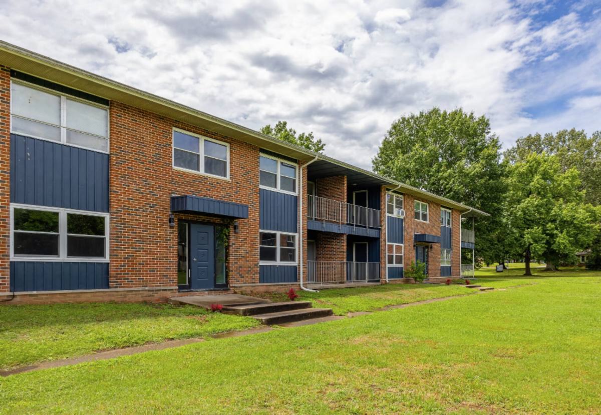 Apartment for rent at 305 N Robinson Circle, Carbondale, IL 62901