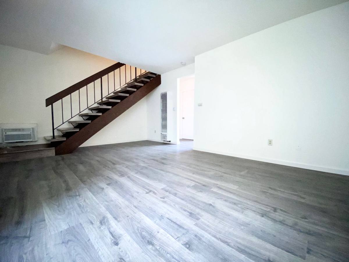 Apartment for rent at 1076 W Pine St, Upland, CA 91786