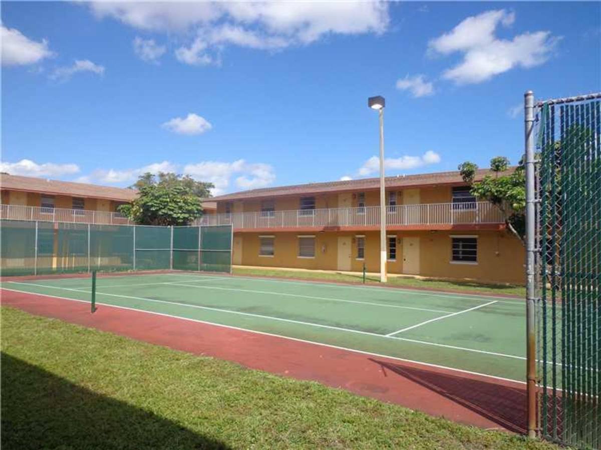 Apartment for rent at 101 NE 41 St, Fort Lauderdale, FL 33334