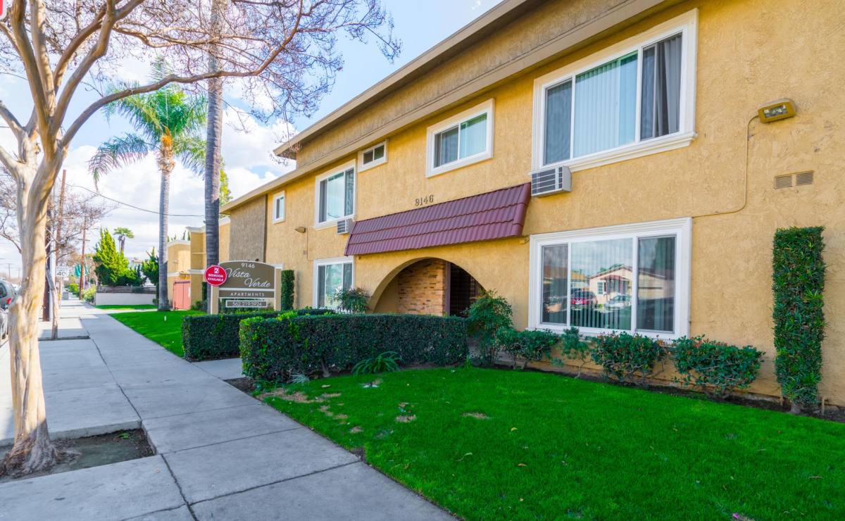 Apartment for rent at 9146 Somerset Blvd, Bellflower, CA 90706