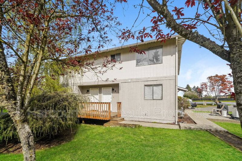 Apartment for rent at 1032 Hanford Ave #A, Bremerton, WA 98310