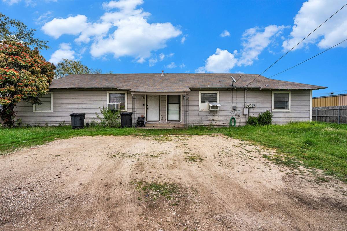 House for rent at 1706 Redwood Dr, Cleburne, TX 76033
