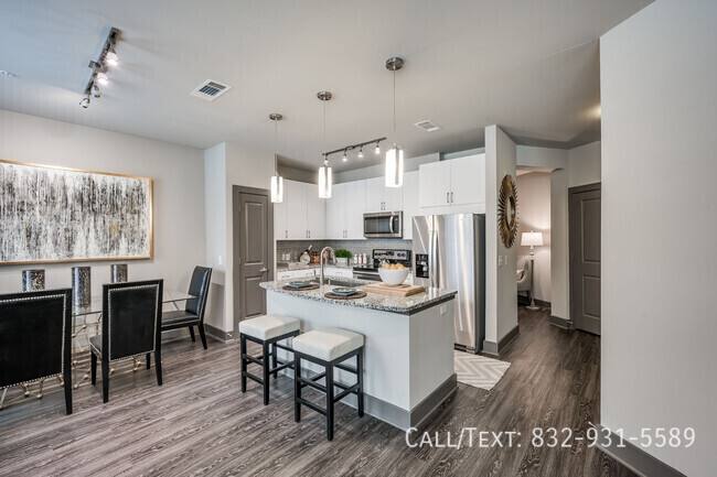 Apartment for rent at 1898 Center St #MHW1, Houston, TX 77007