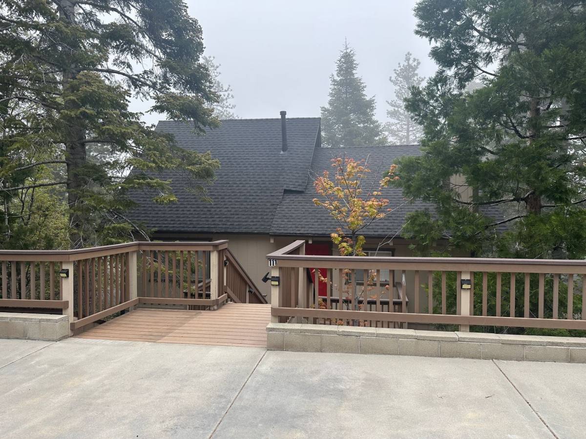 House for rent at 111 Saint Andrews Dr, Lake Arrowhead, CA 92352