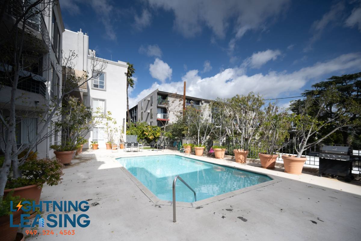 Apartment for rent at 886 Palm Ave #109D, West Hollywood, CA 90069
