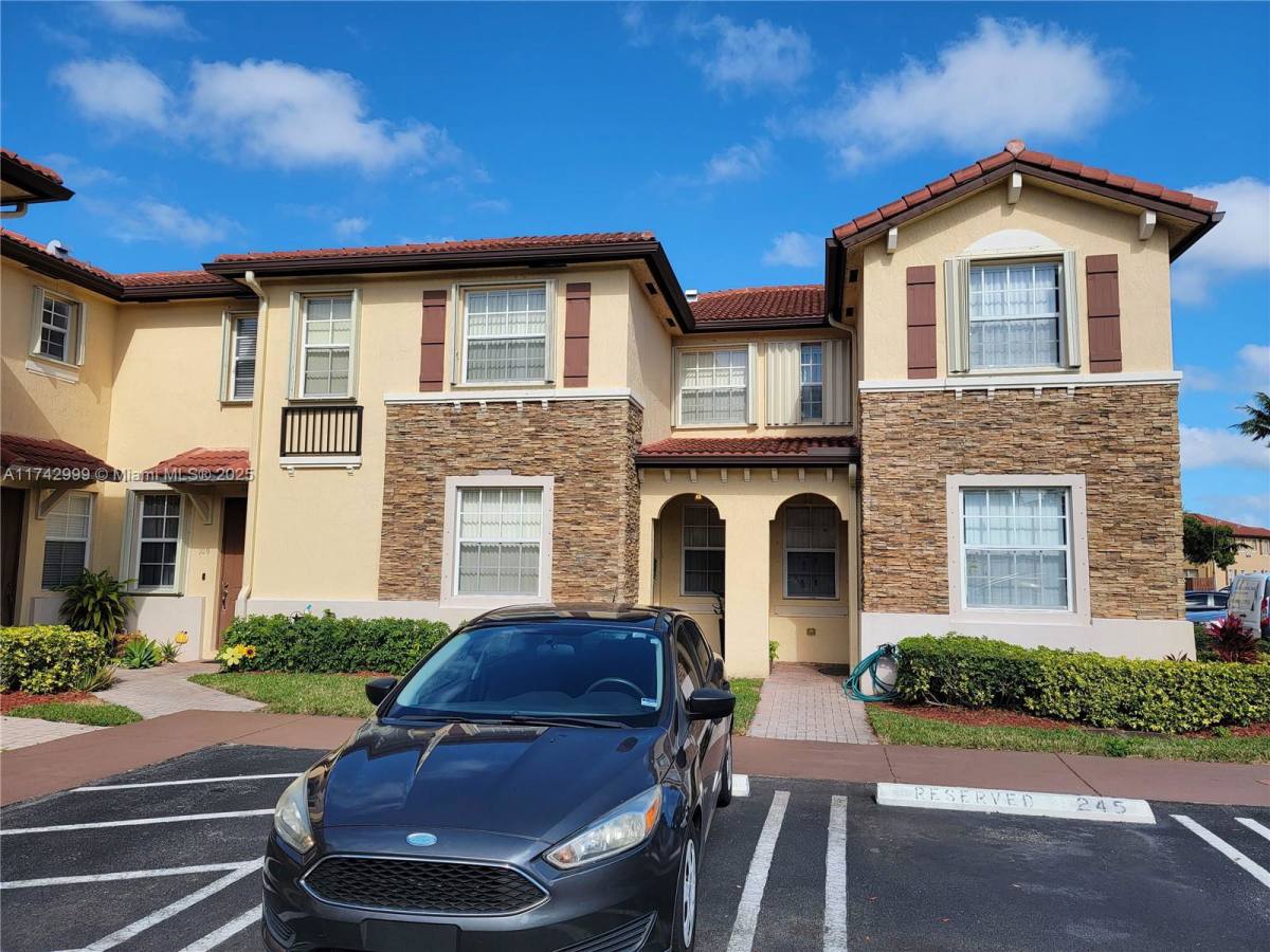 Townhouse for rent at 1398 NE 33rd Ave, Homestead, FL 33033