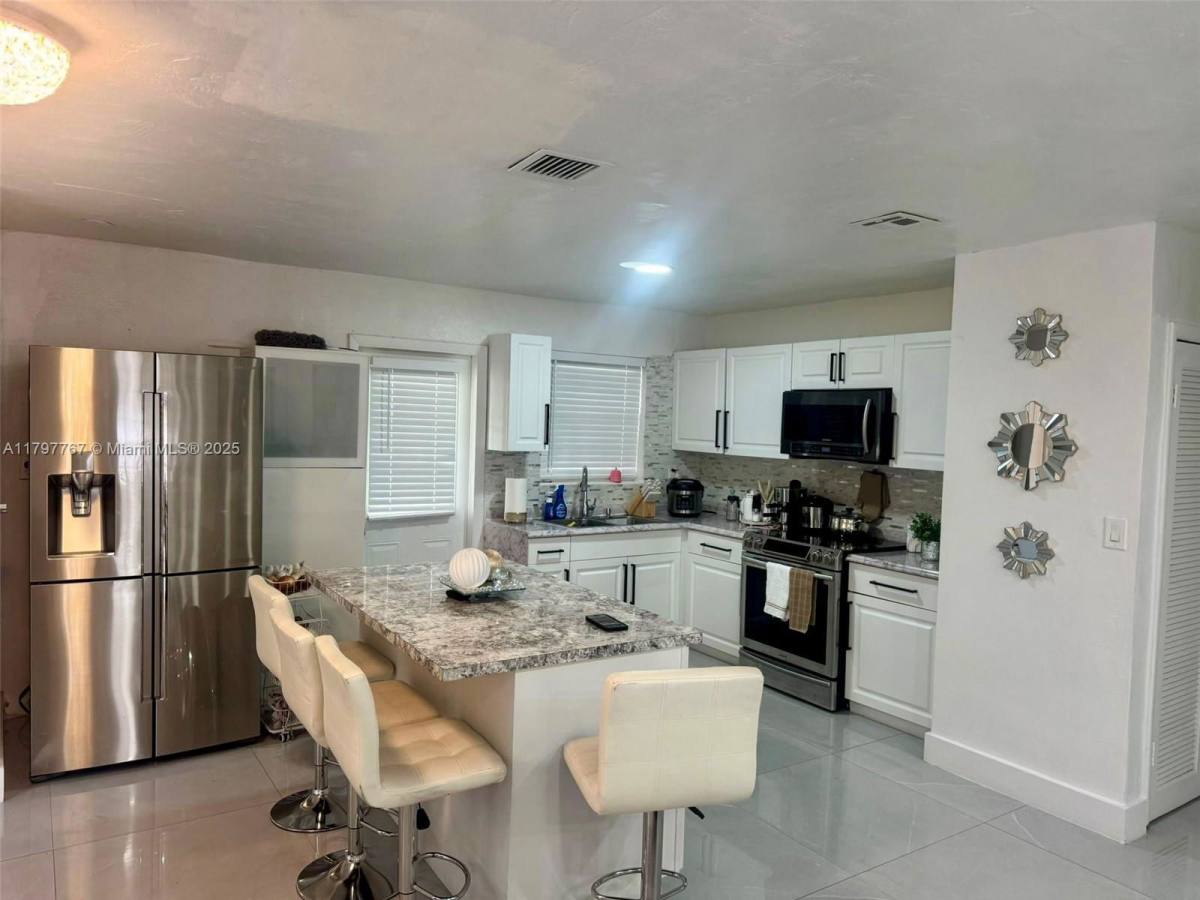 House for rent at 7673 Plantation Blvd, Hollywood, FL 33023