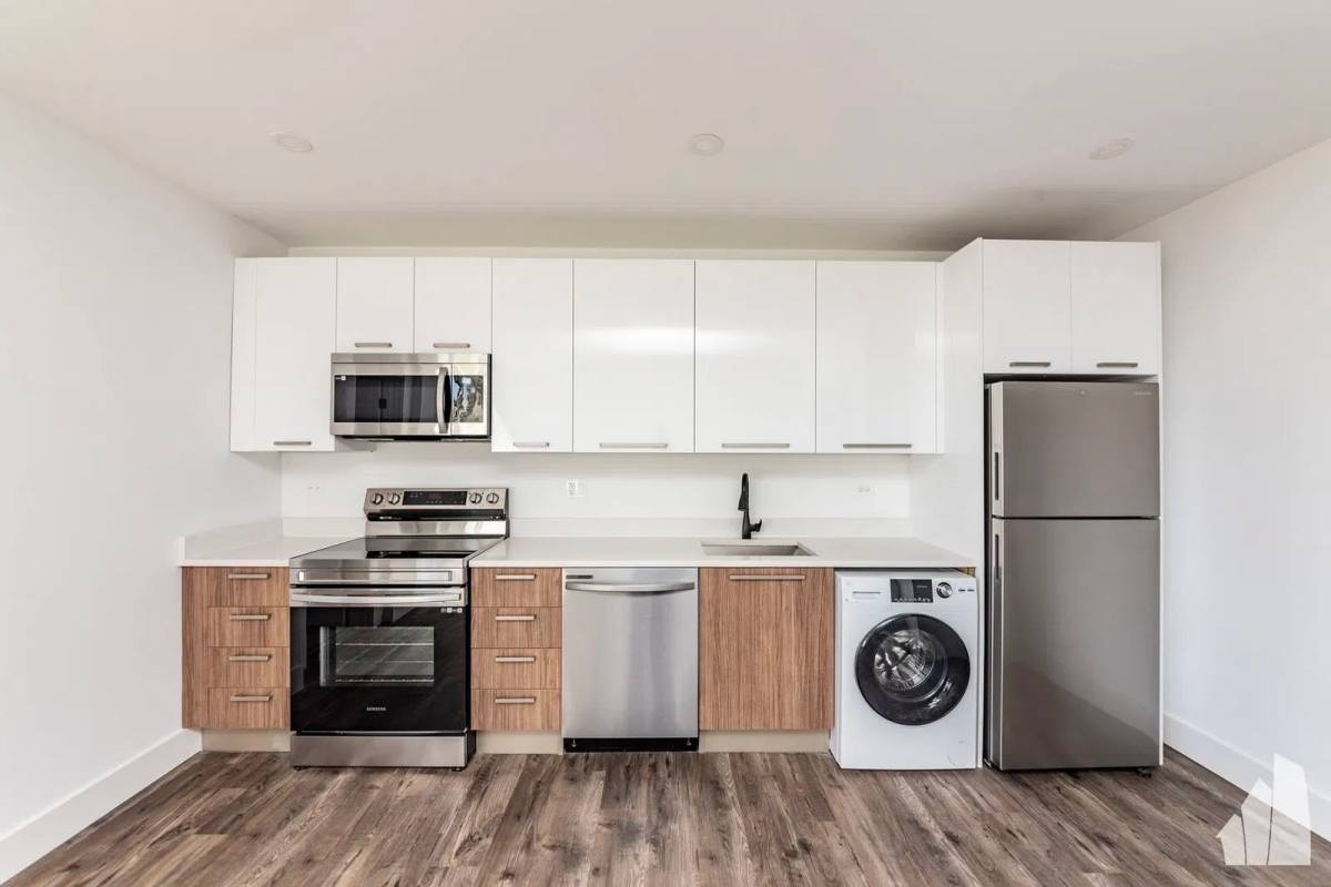 House for rent at 945 W Carmen Ave #403, Chicago, IL 60640
