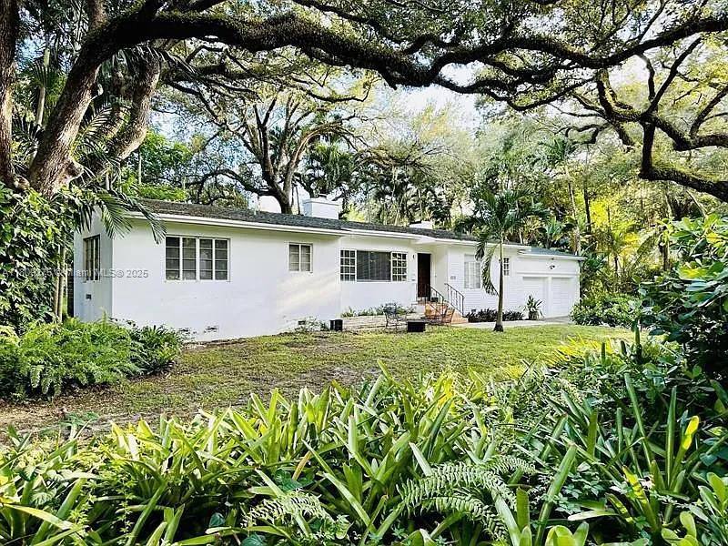 House for rent at 400 NE 86th St, Miami, FL 33138