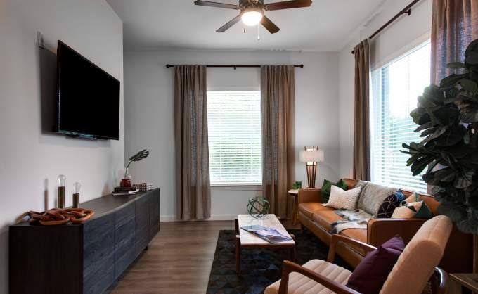 Apartment for rent at 7600 Kirby Dr, Houston, TX 77030