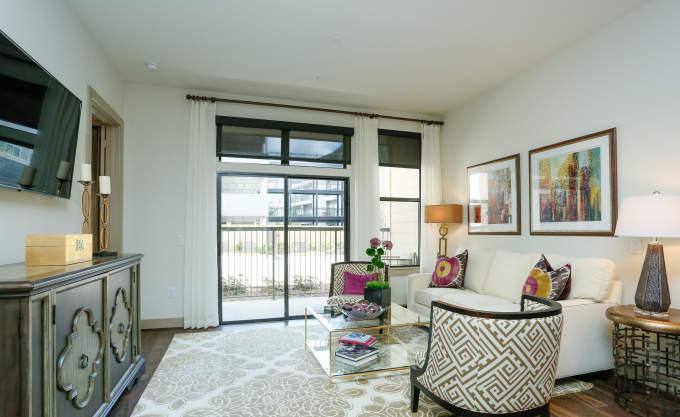 Apartment for rent at 2626 Fountain View Dr, Houston, TX 77057
