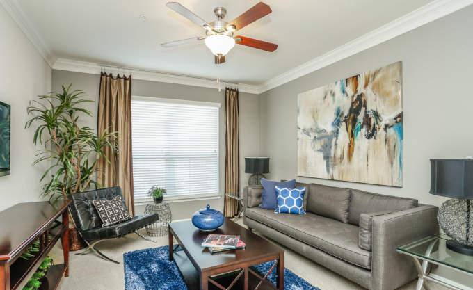 Apartment for rent at 616 Memorial Heights Dr, Houston, TX 77007