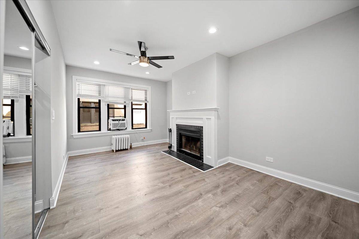 Apartment for rent at 631 W Roscoe St #H2, Chicago, IL 60657
