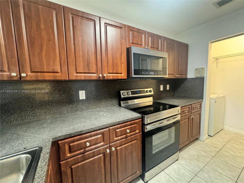 Townhouse for rent at 5004 S Harbor Isles Dr, Fort Lauderdale, FL 33312