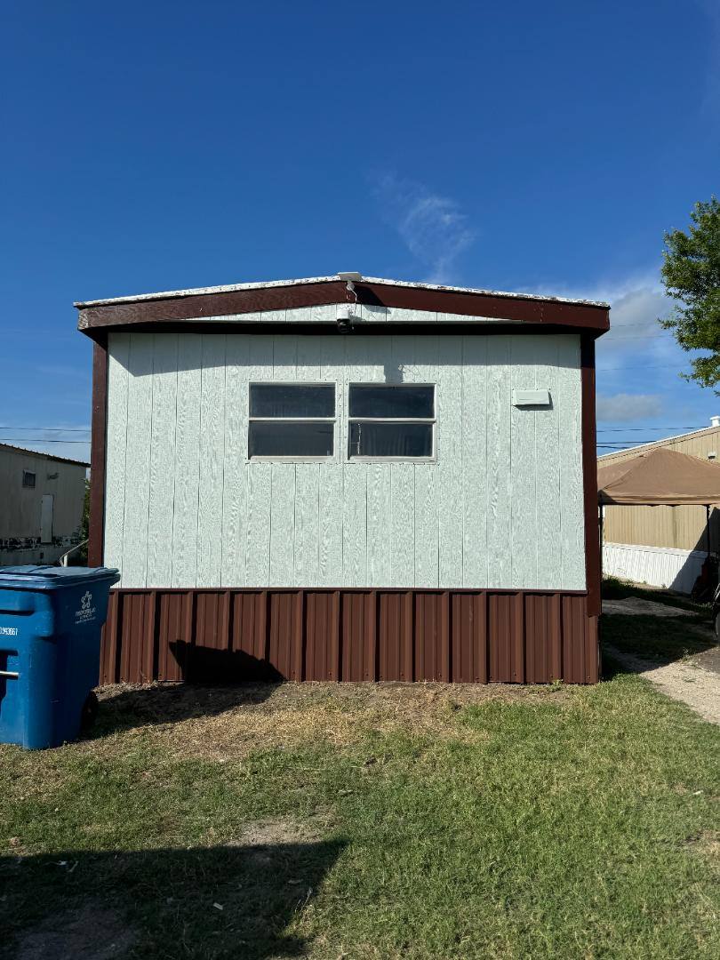 Apartment for rent at 2111 W Austin St #12 Pom, Port Lavaca, TX 77979