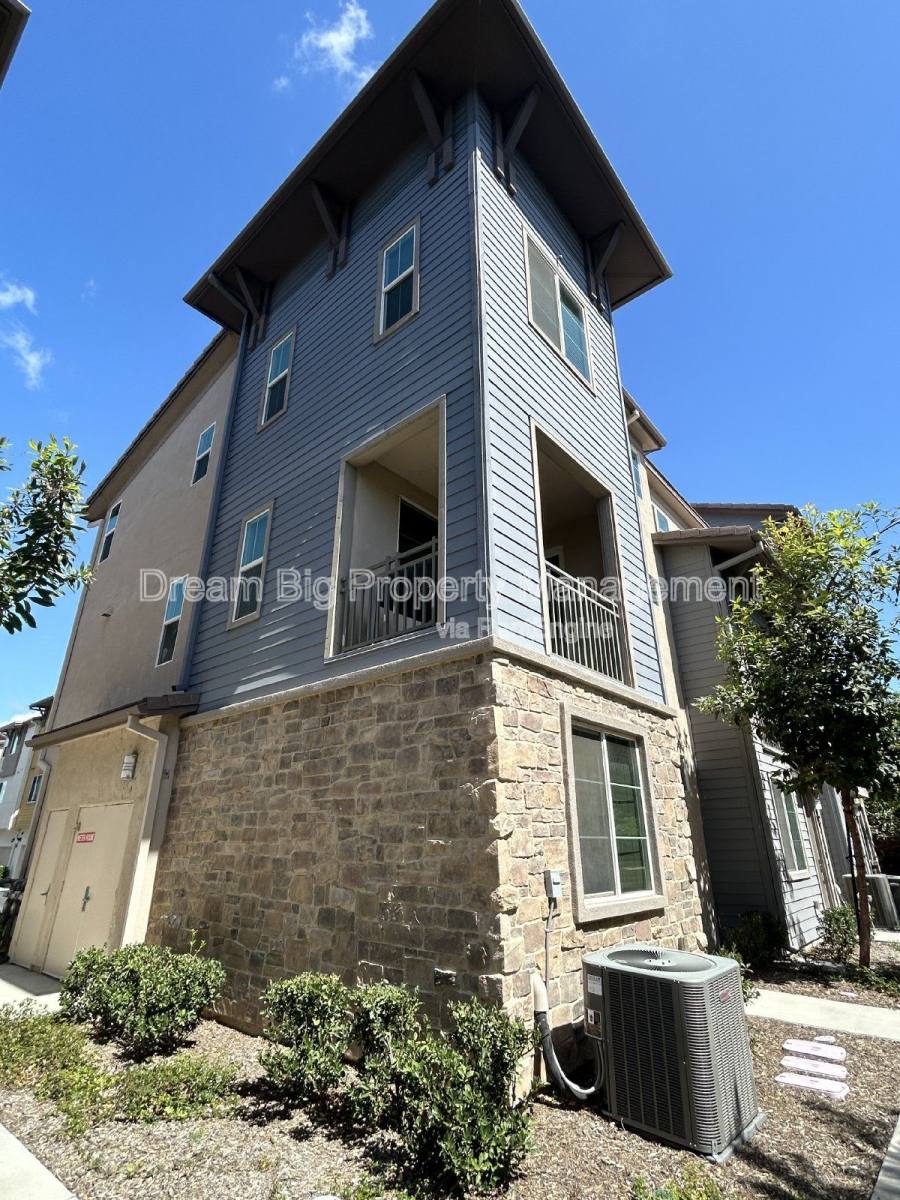 Apartment for rent at 609 Savi Dr #103, Corona, CA 92880