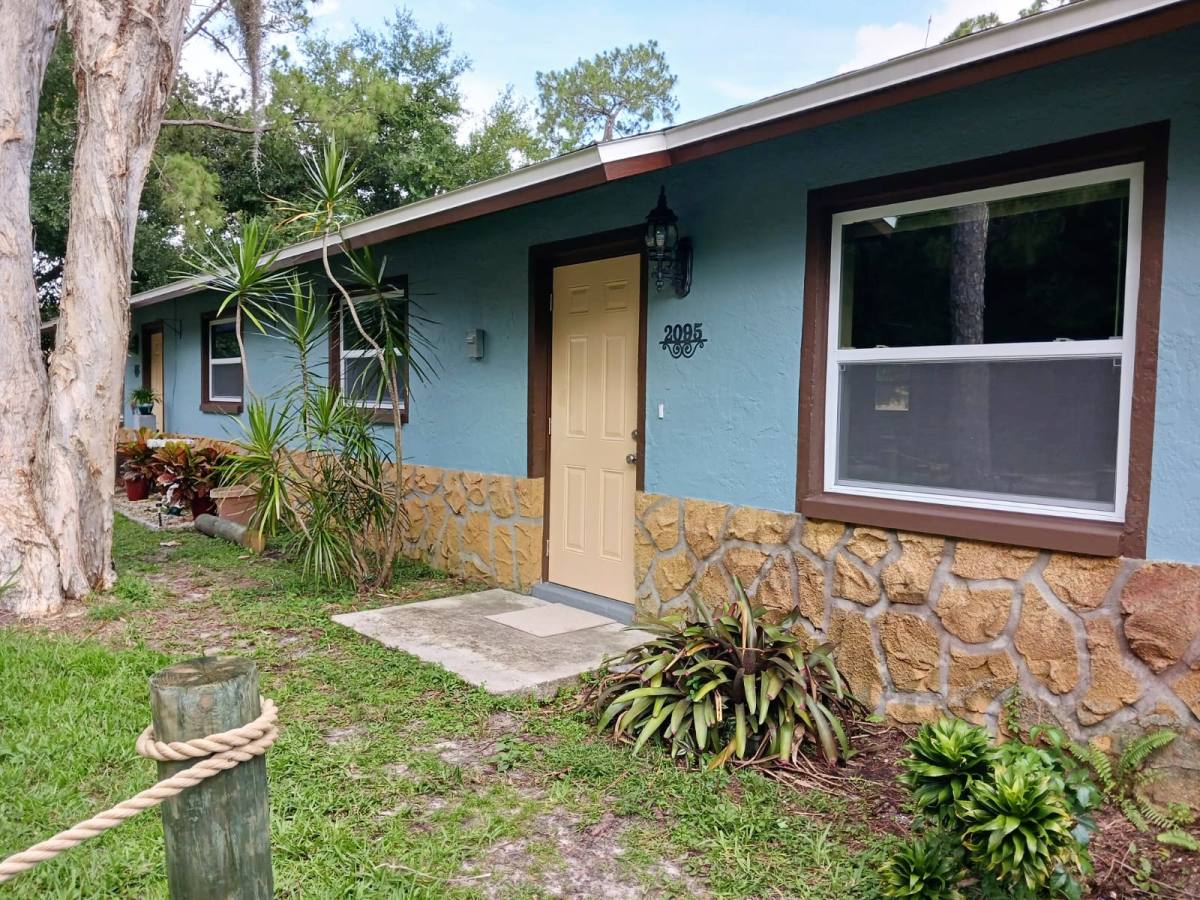 Townhouse for rent at 2095 Eloise Circle, North Fort Myers, FL 33917