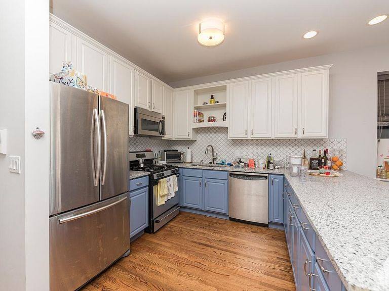 Condo for rent at 2003 W Superior St #2W, Chicago, IL 60612