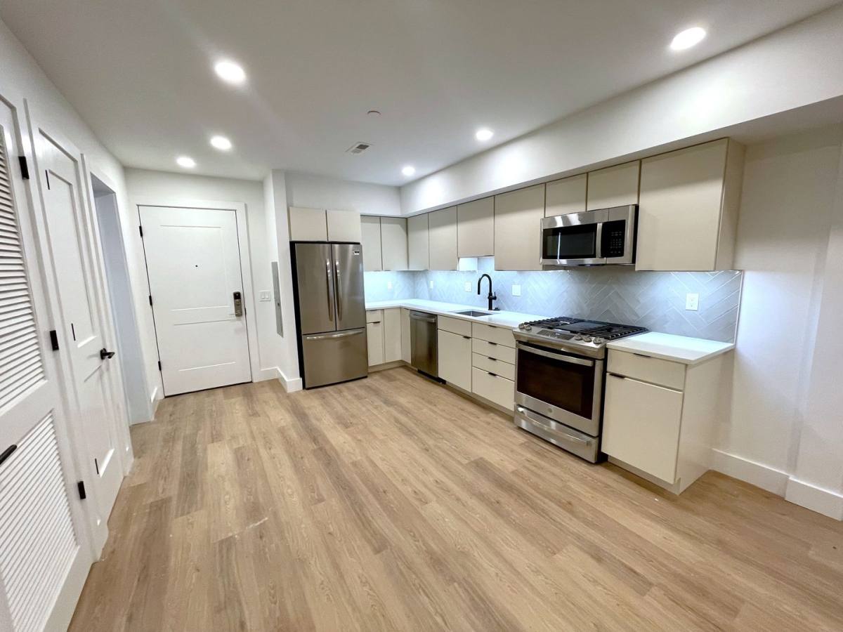Apartment for rent at 716 L St SE, Washington, DC 20003