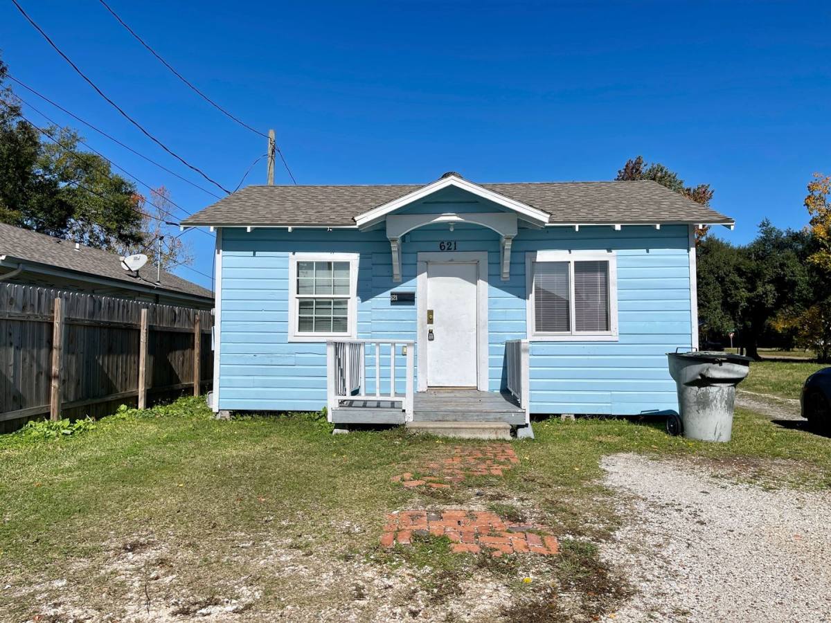 House for rent at 621 17th St, Lake Charles, LA 70601