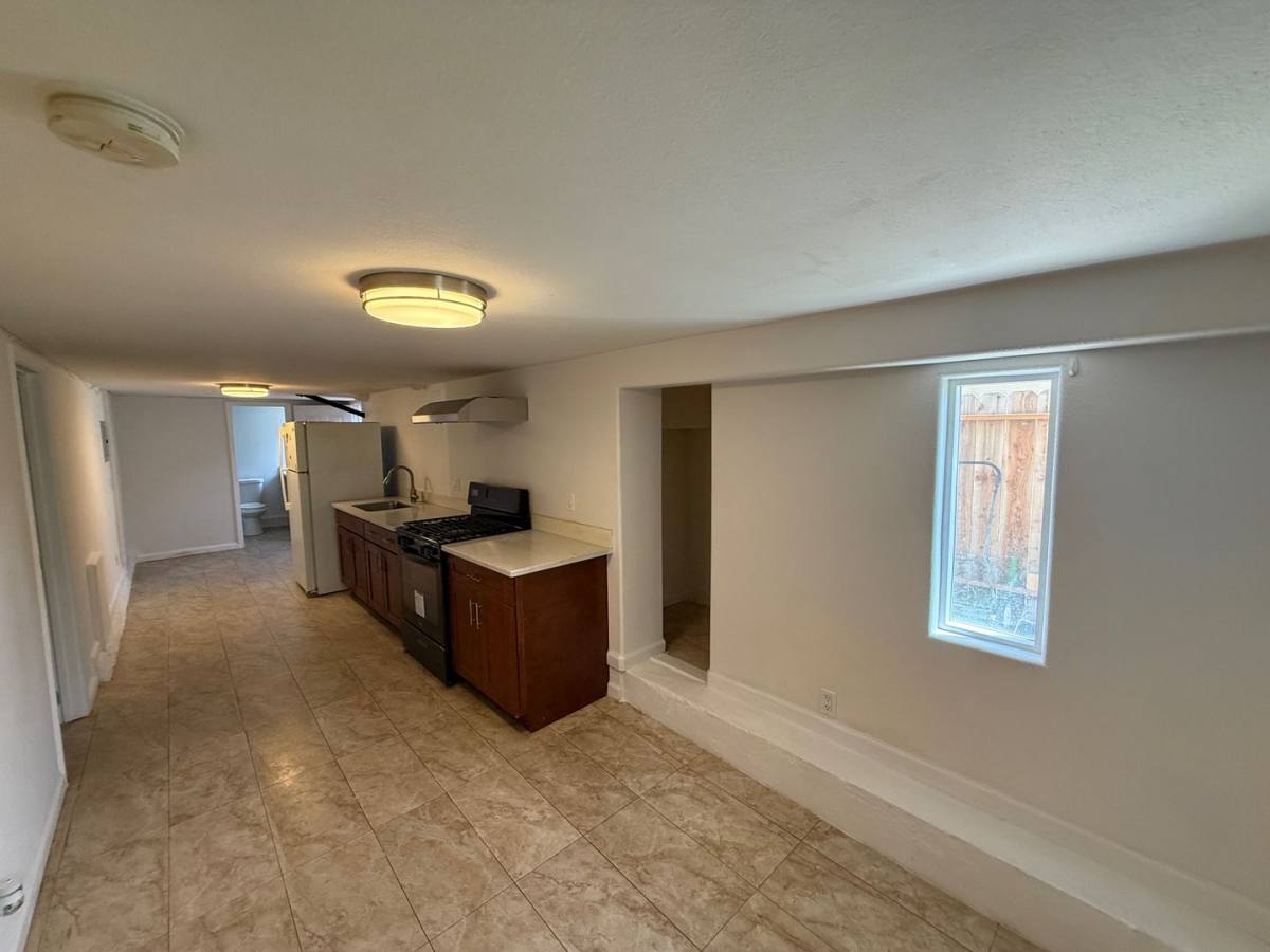 Apartment for rent at 327 S 35th St, Richmond, CA 94804