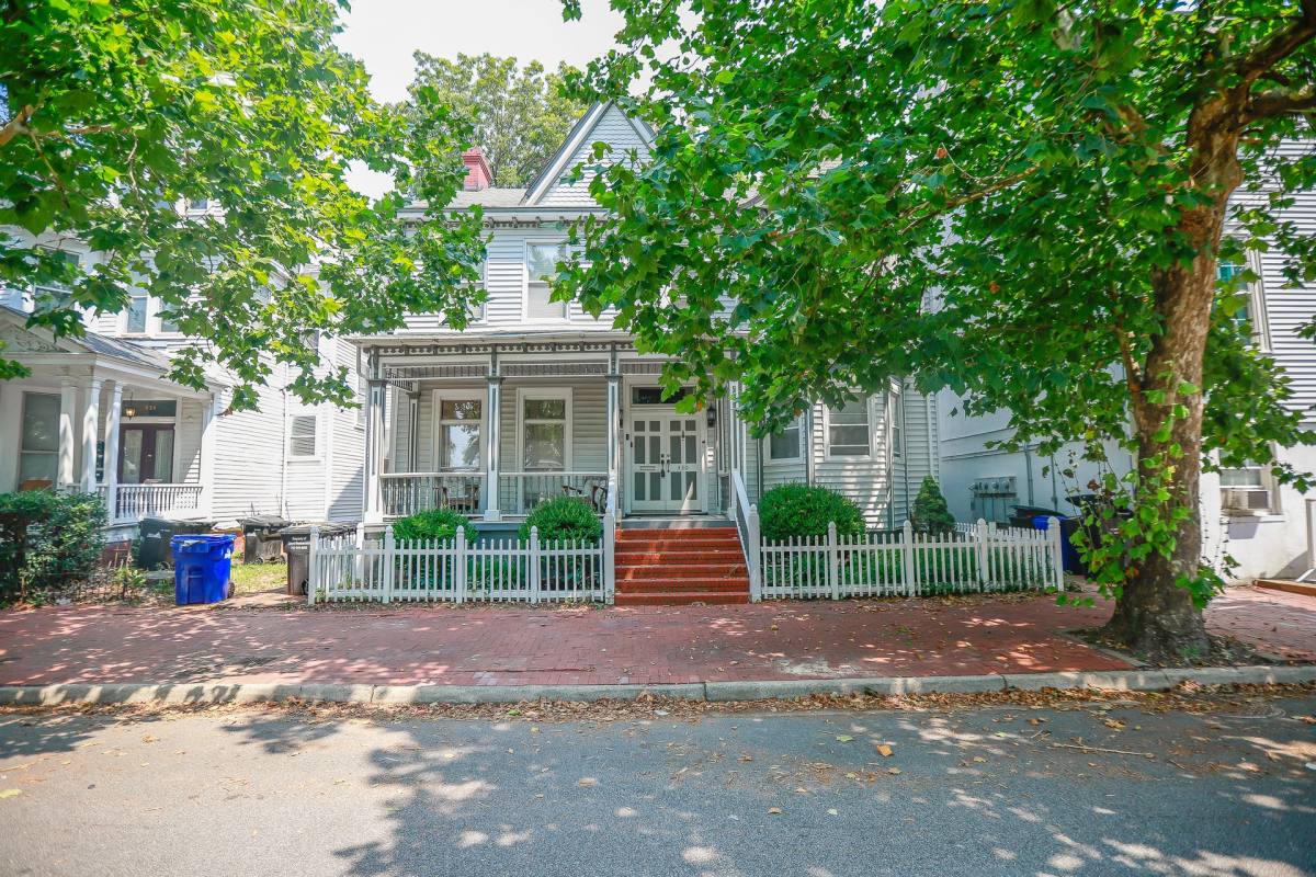 Apartment for rent at 430 S St, Portsmouth, VA 23704