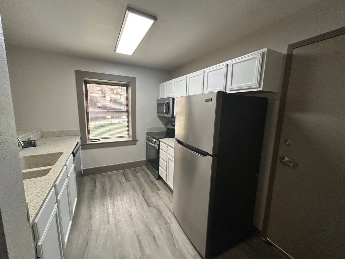 Apartment for rent at 2109 Drake Court Walk, Omaha, NE 68102