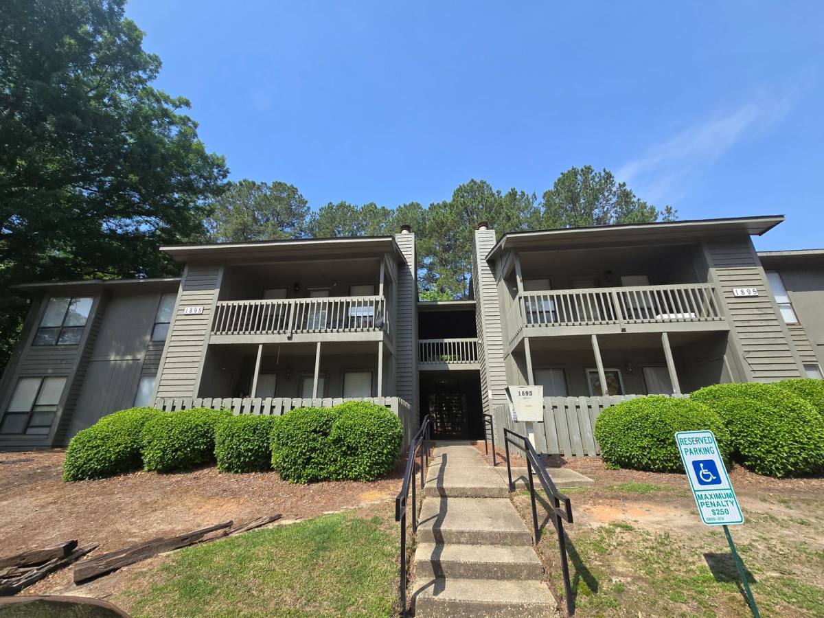 House for rent at 1895-6 Tryon Dr, Fayetteville, NC 28303