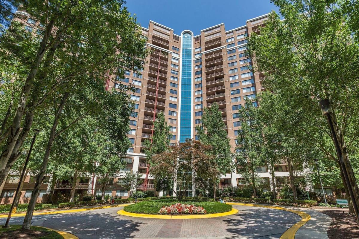 Condo for rent at 10101 Grosvenor Place, Rockville, MD 20852