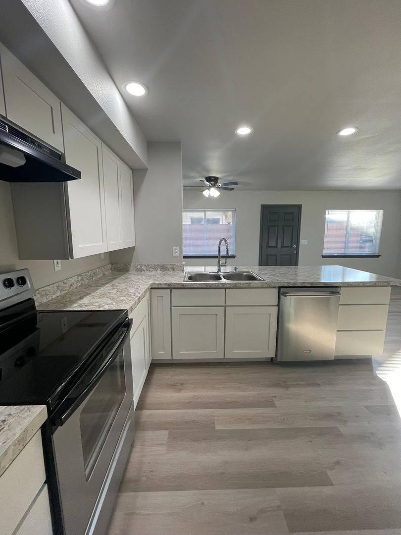 Townhouse for rent at 4527 - 4545 4547 S Junett St, Tacoma, WA 98409