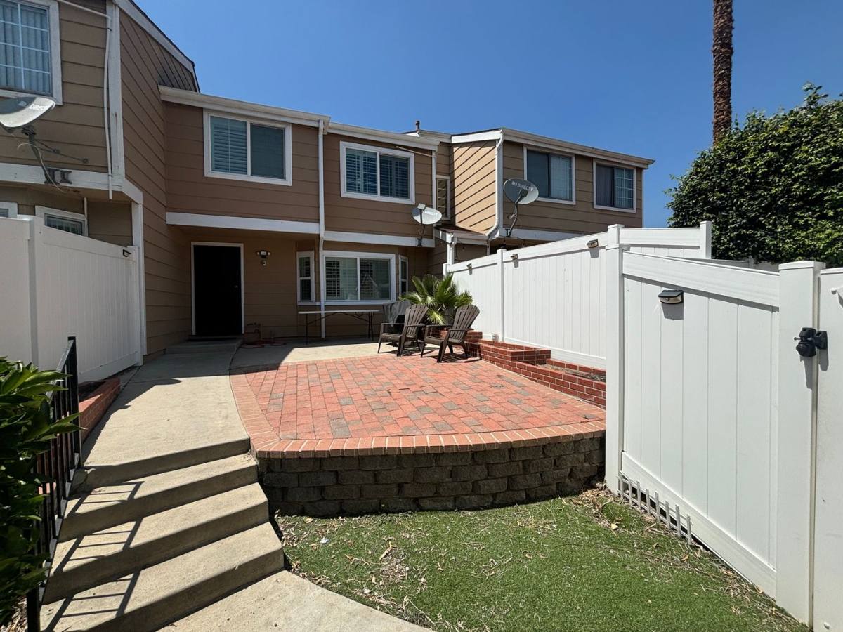 Townhouse for rent at 14200 Polk St, Sylmar, CA 91342