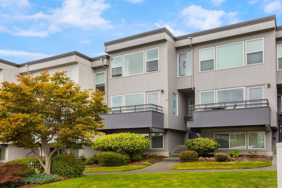 Townhouse for rent at 10126 NE 63rd St, Kirkland, WA 98033