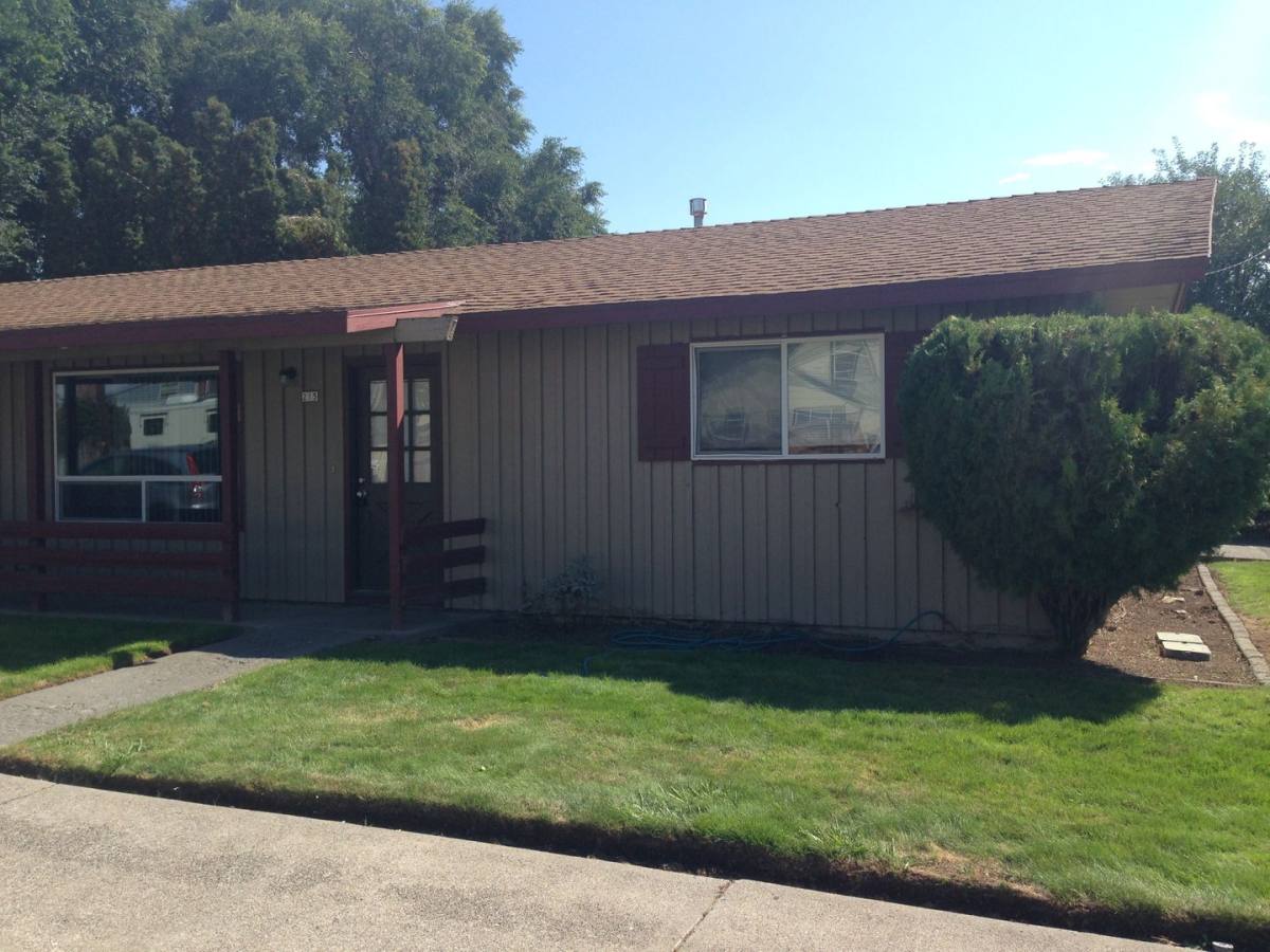 Apartment for rent at 215 217 SE E St, Madras, OR 97741