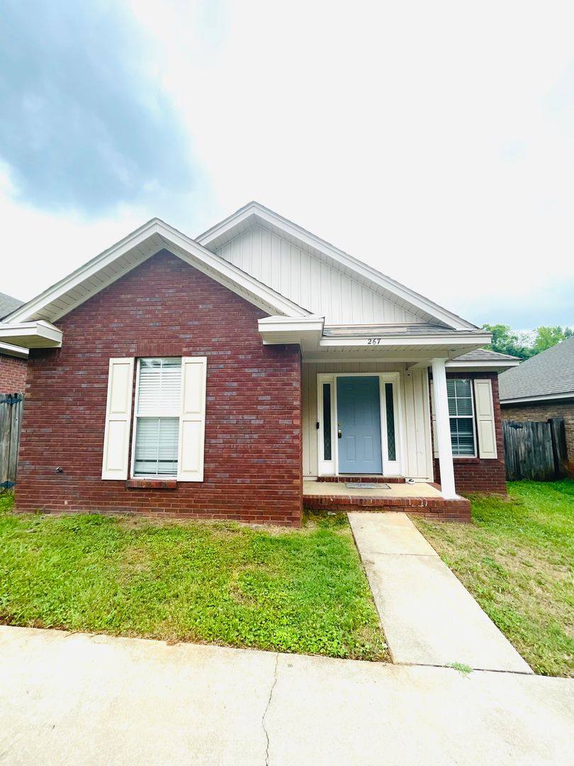 House for rent at 267 Thornfield Dr, Millbrook, AL 36054