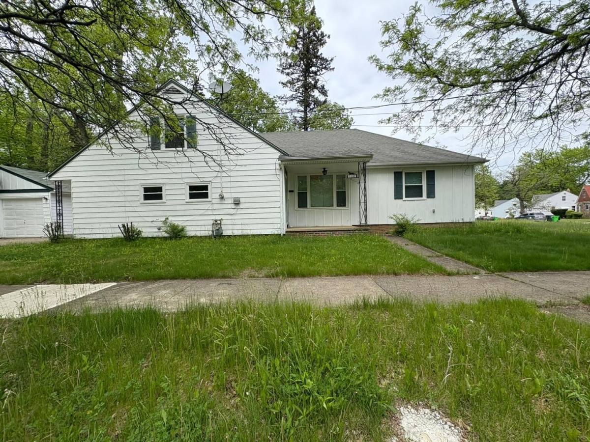 House for rent at 1037 Keystone Dr, Cleveland, OH 44121