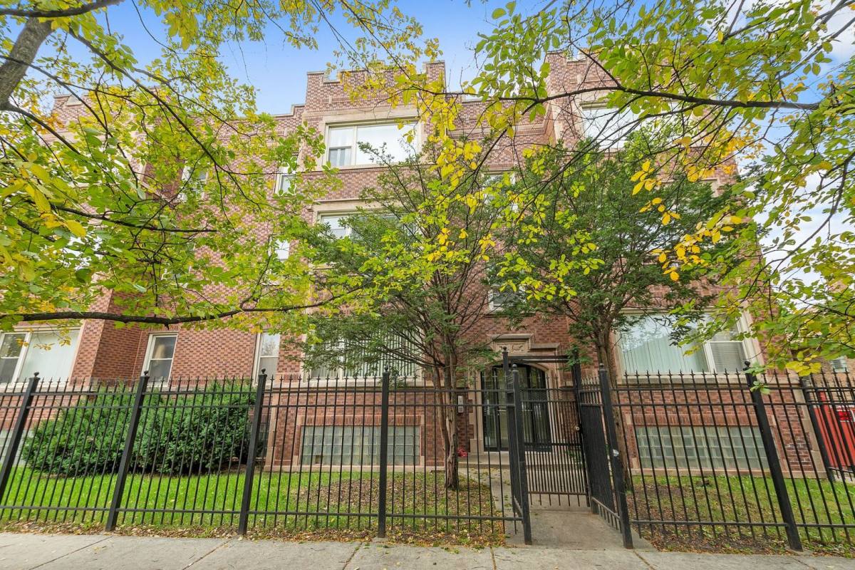 Apartment for rent at 3004-10 W 60th St, Chicago, IL 60629