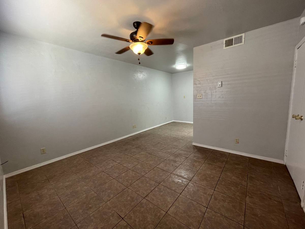 Apartment for rent at 301 W Davis, Weatherford, OK 73096
