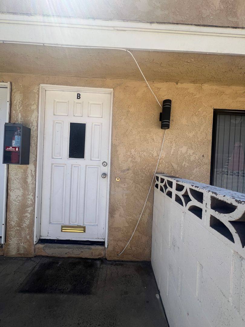 Apartment for rent at 43313 20th St W, Lancaster, CA 93534