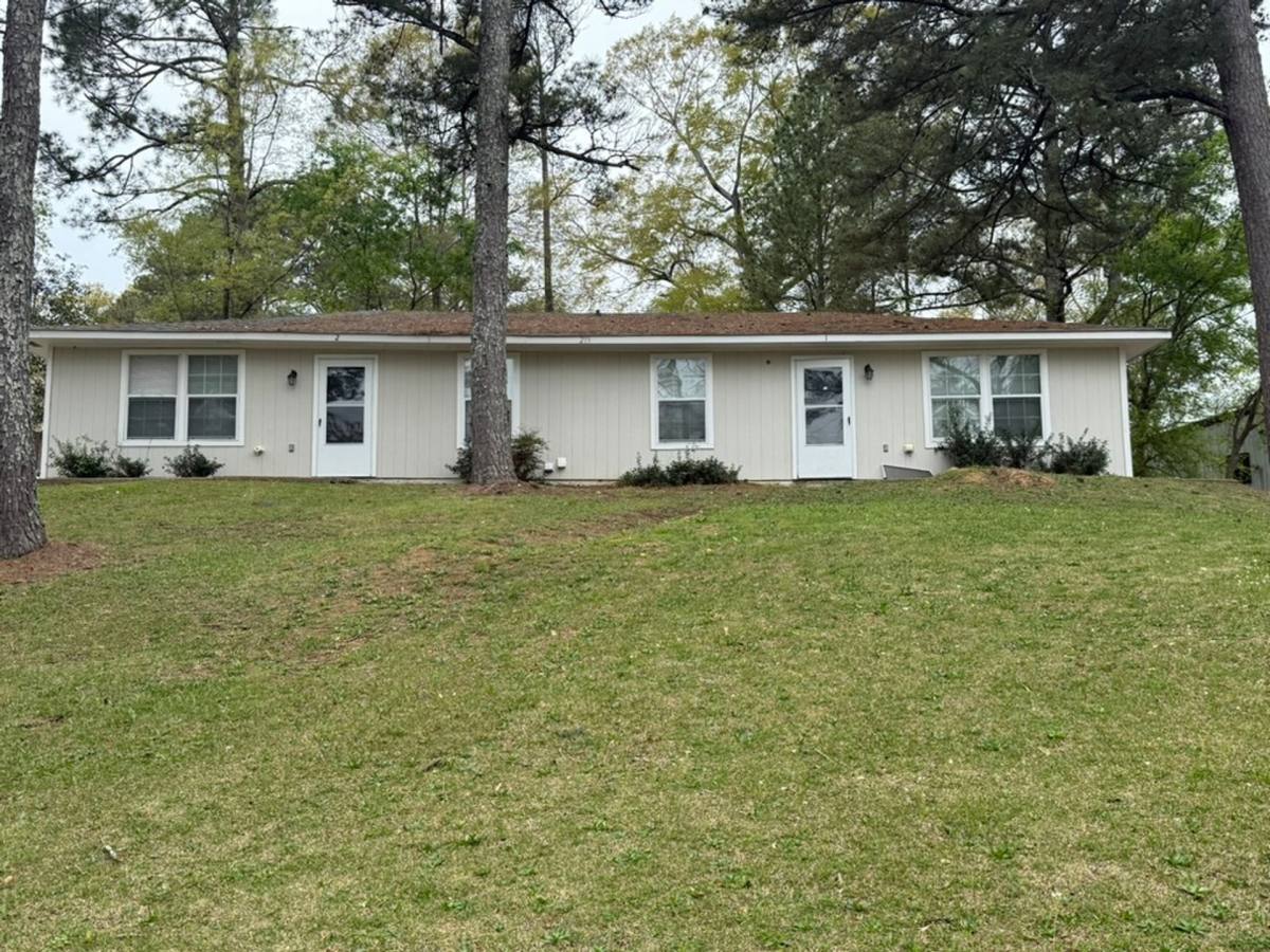 Townhouse for rent at 219 Lawrence Rd, Jackson, MS 39206