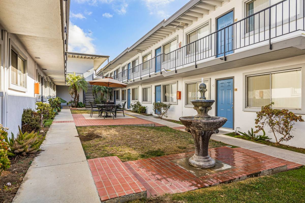 Apartment for rent at 248 S Hemlock St, Ventura, CA 93001