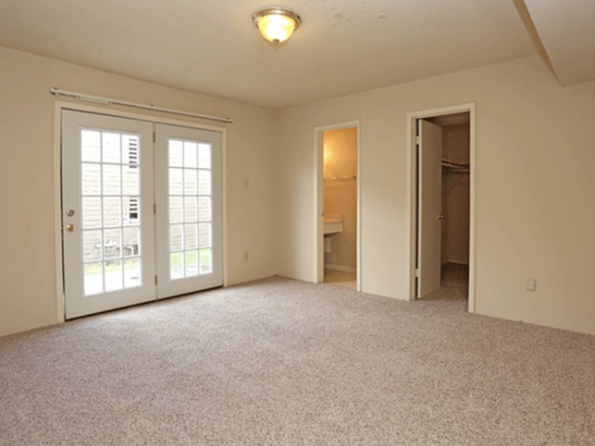 Apartment for rent at 1003 Ave B, Nederland, TX 77627