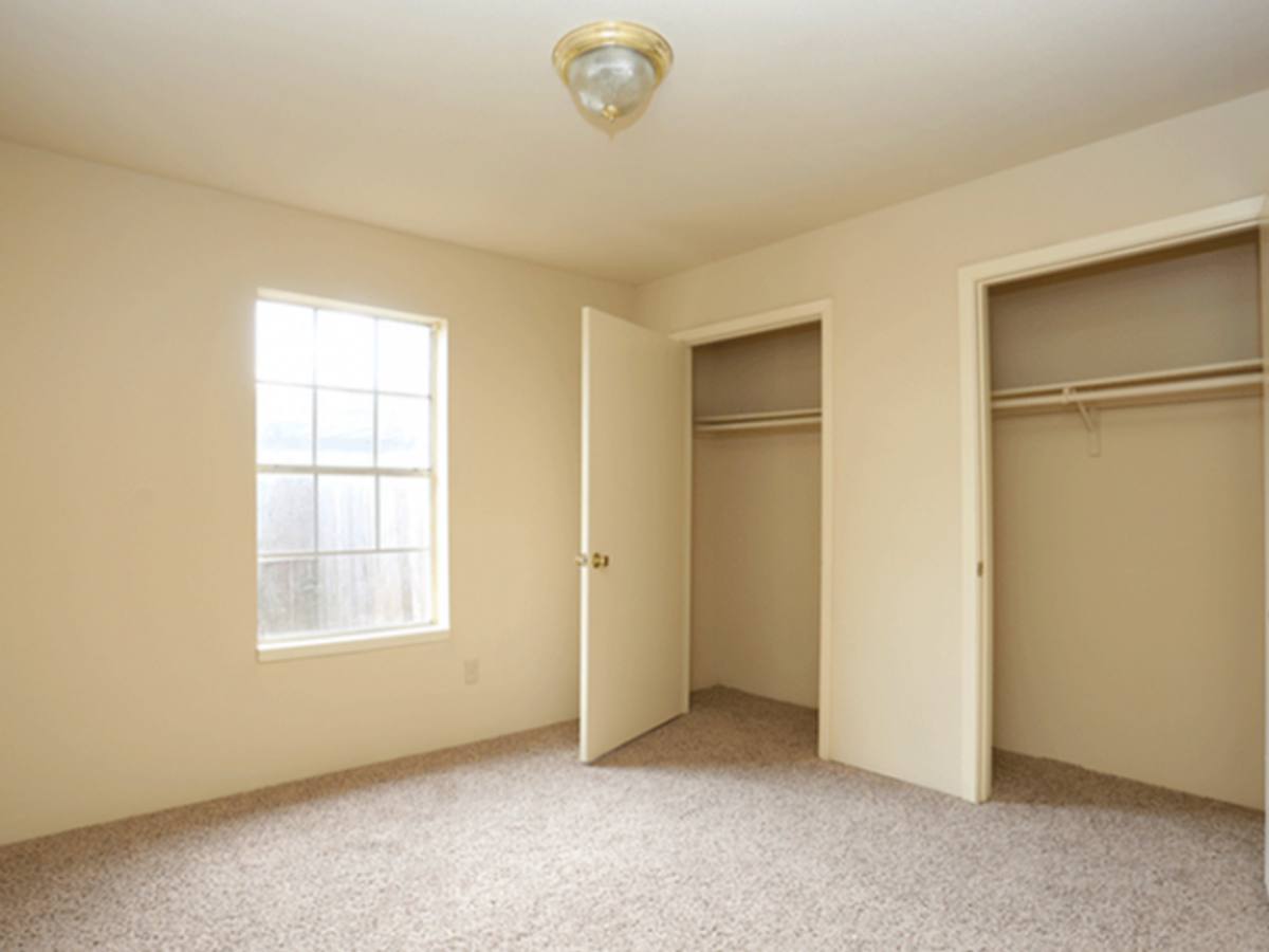 Apartment for rent at 1003 Ave B, Nederland, TX 77627