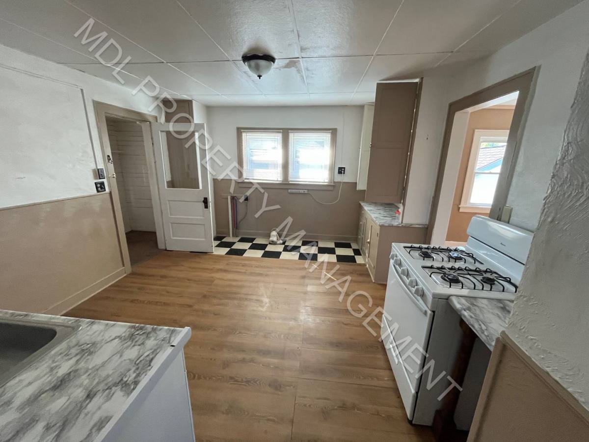 Apartment for rent at 1108 Court St, Saginaw, MI 48602
