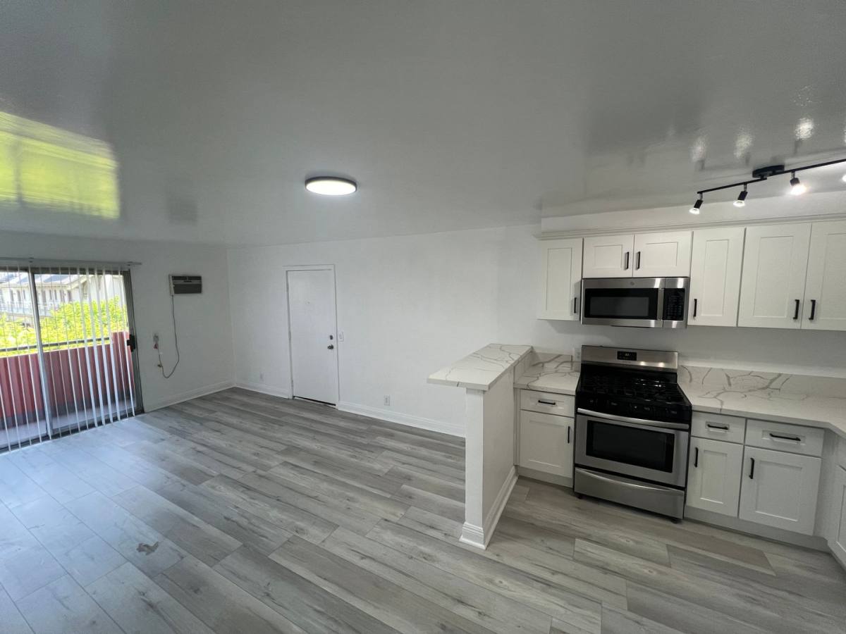 Apartment for rent at 3759 W 27th St, Los Angeles, CA 90018