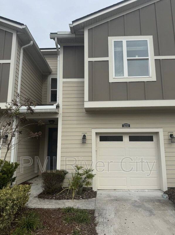 Townhouse for rent at 11233 Minnetta Court, Jacksonville, FL 32256