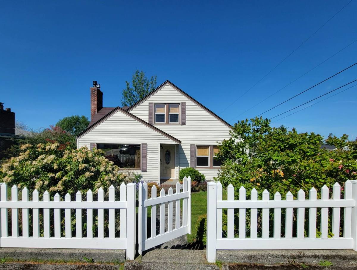 House for rent at 2107 Perry Ave, Bremerton, WA 98310