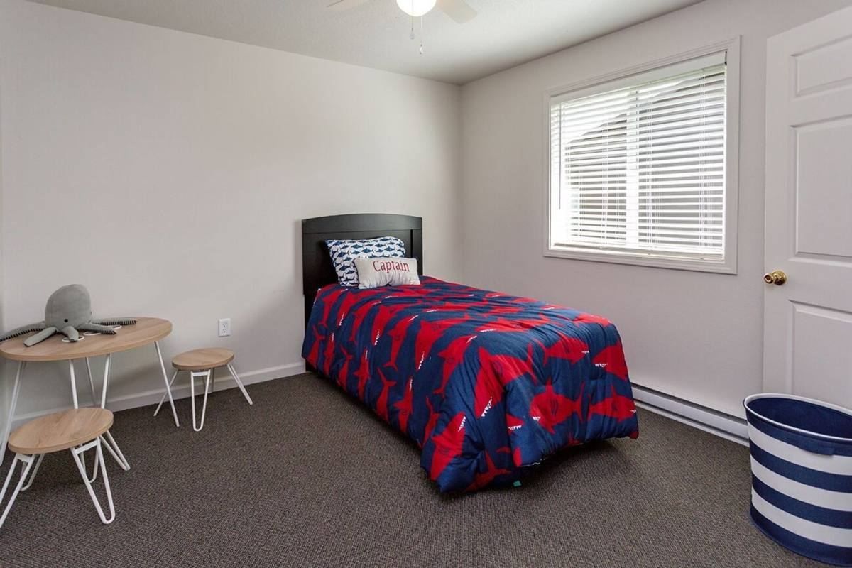Apartment for rent at 4251 Grandview Ave, Des Moines, IA 50317