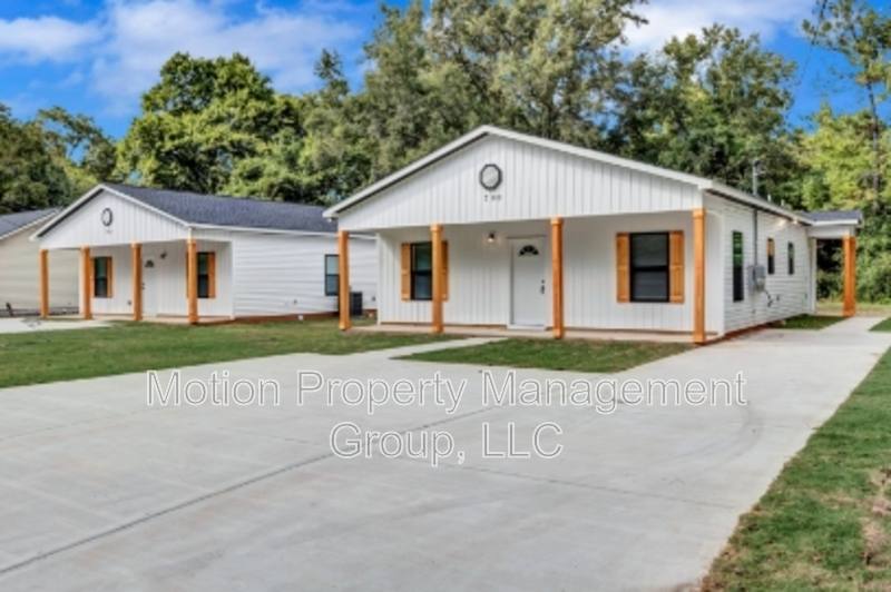 Apartment for rent at 700 Carmen Ave #A2, Fort Valley, GA 31030